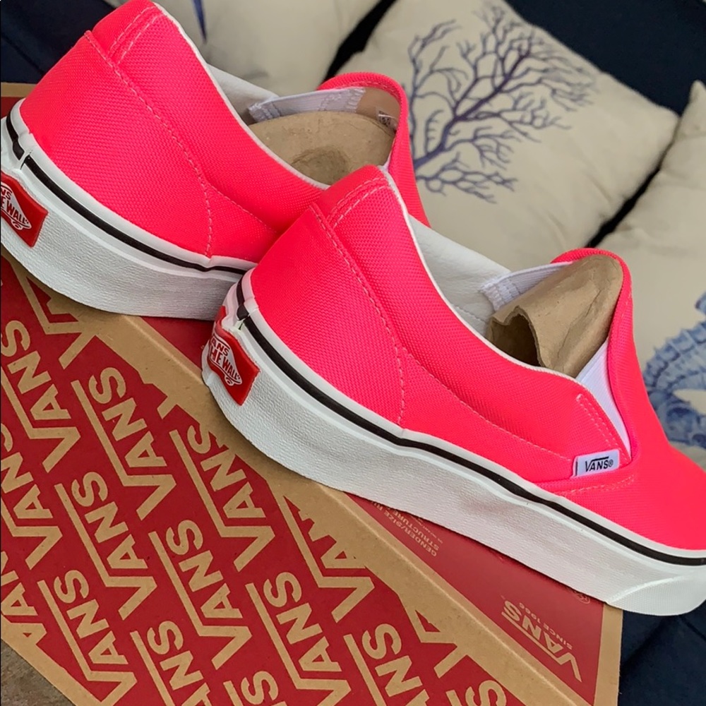 VANS CLASSIC SLIP ON NEON Knockout Pink/Tr Wht WMN - Picture 9 of 16
